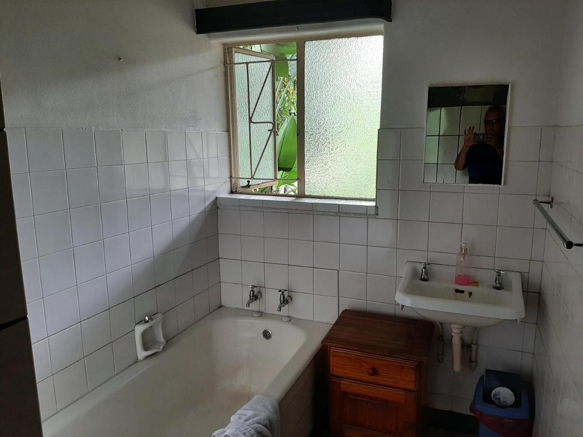 Elephant Walk Guesthouse And Back Packers ファラボルワ エクステリア 写真