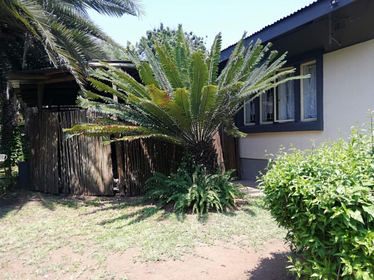 Elephant Walk Guesthouse And Back Packers ファラボルワ エクステリア 写真
