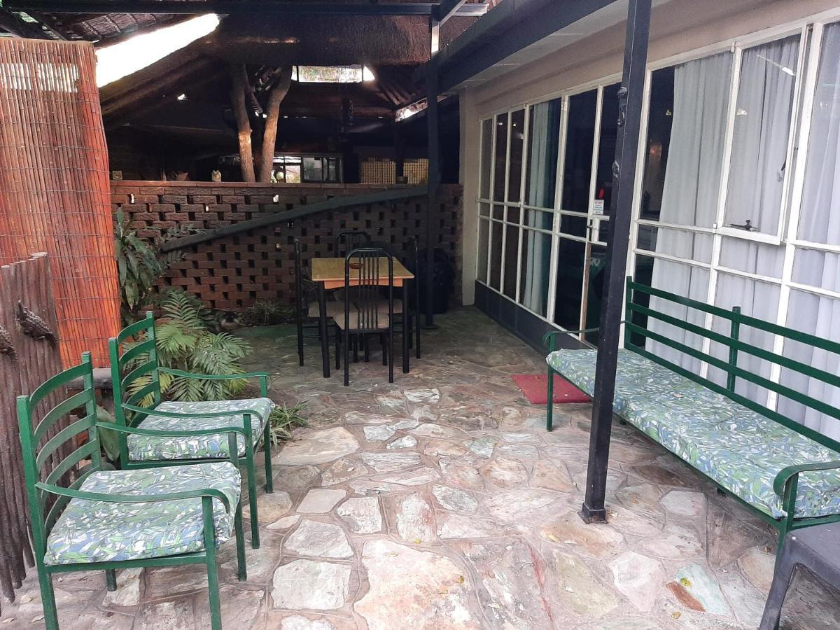 Elephant Walk Guesthouse And Back Packers ファラボルワ エクステリア 写真