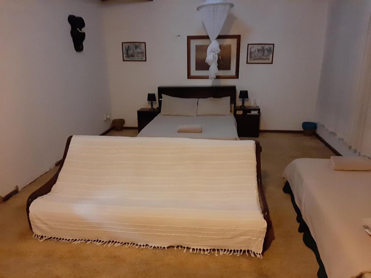 Elephant Walk Guesthouse And Back Packers ファラボルワ エクステリア 写真
