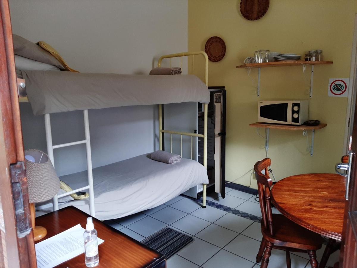 Elephant Walk Guesthouse And Back Packers ファラボルワ エクステリア 写真
