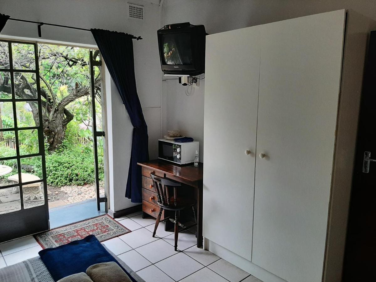 Elephant Walk Guesthouse And Back Packers ファラボルワ エクステリア 写真