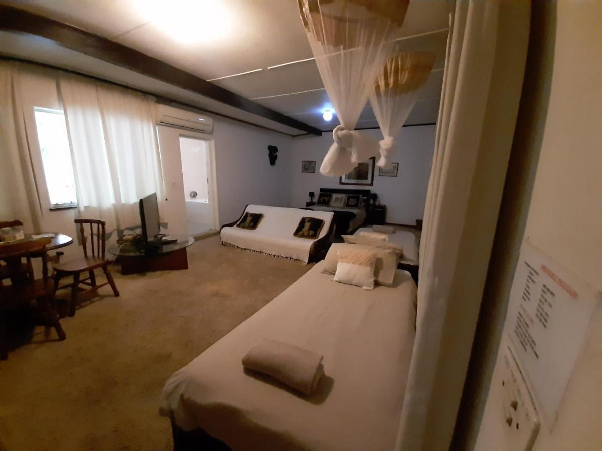 Elephant Walk Guesthouse And Back Packers ファラボルワ エクステリア 写真