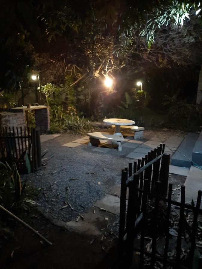 Elephant Walk Guesthouse And Back Packers ファラボルワ エクステリア 写真