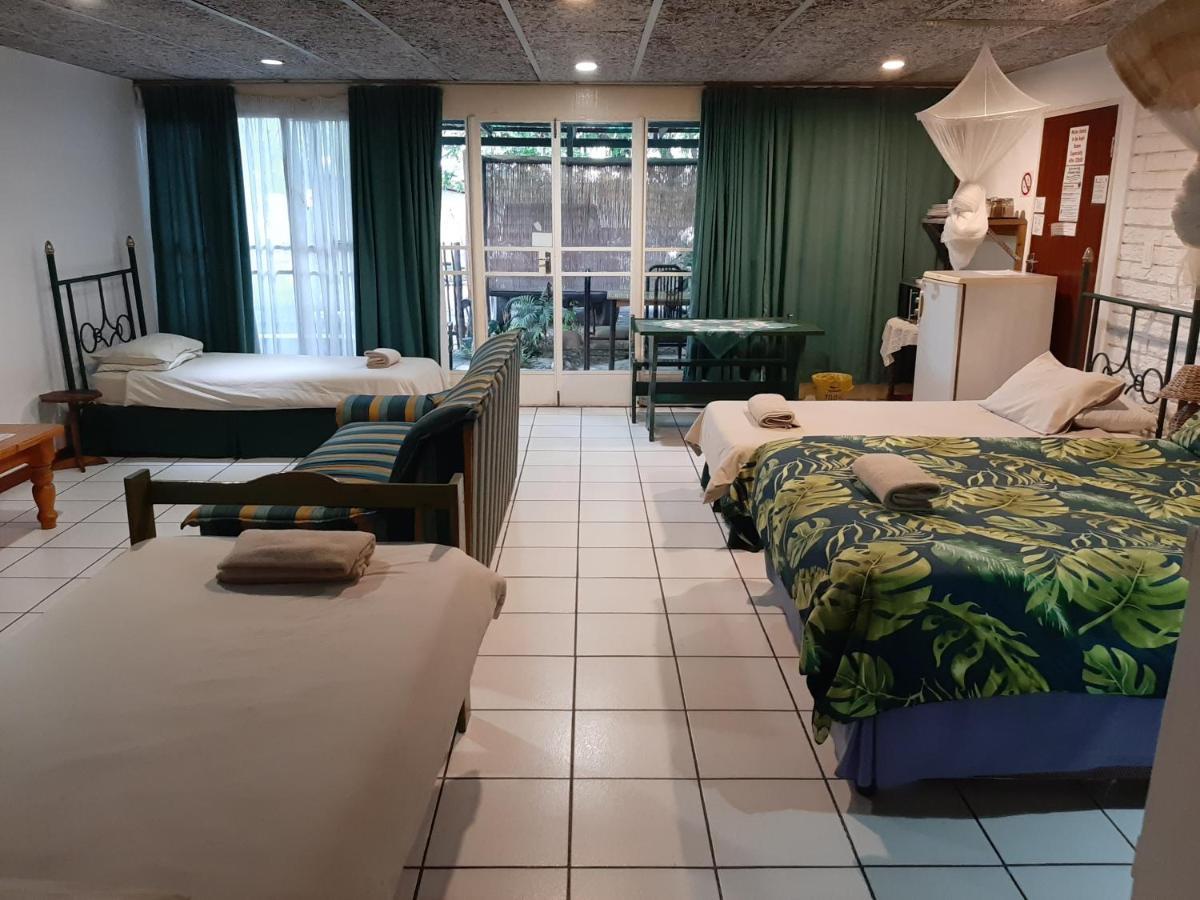 Elephant Walk Guesthouse And Back Packers ファラボルワ エクステリア 写真