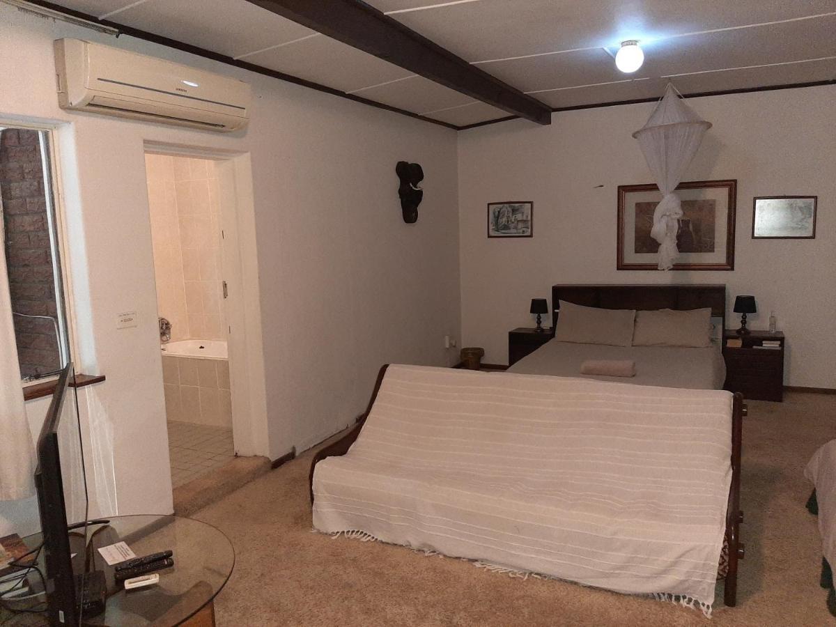 Elephant Walk Guesthouse And Back Packers ファラボルワ エクステリア 写真