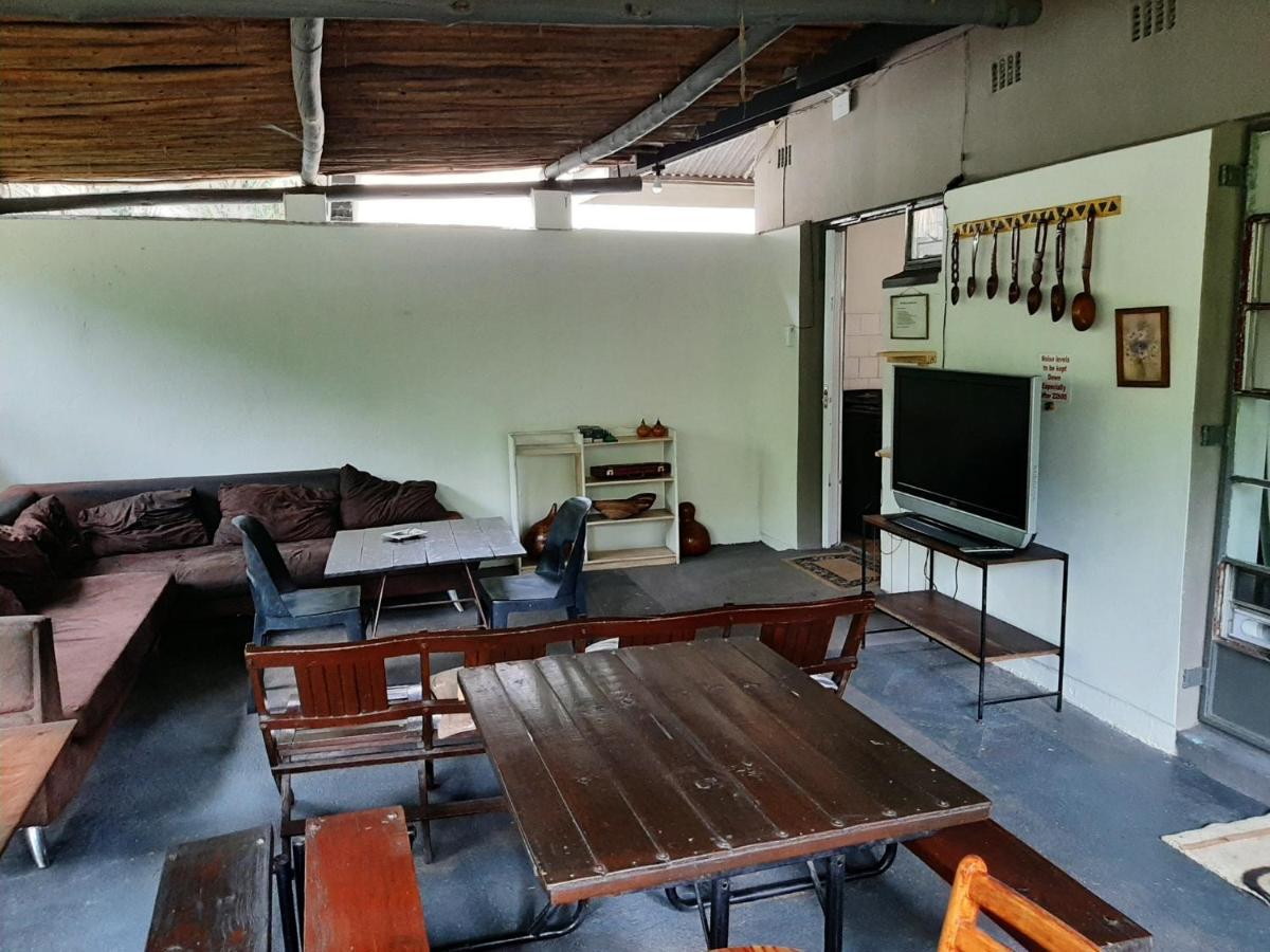 Elephant Walk Guesthouse And Back Packers ファラボルワ エクステリア 写真