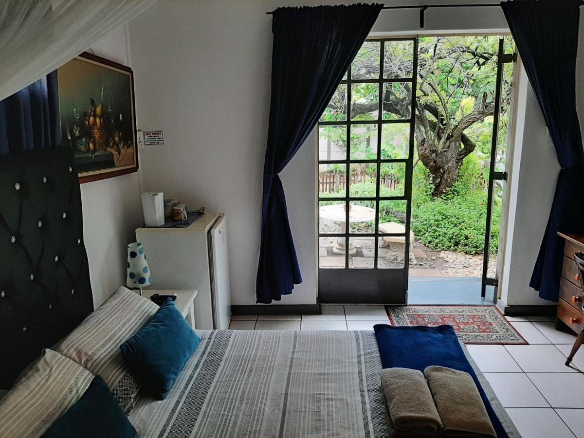 Elephant Walk Guesthouse And Back Packers ファラボルワ エクステリア 写真