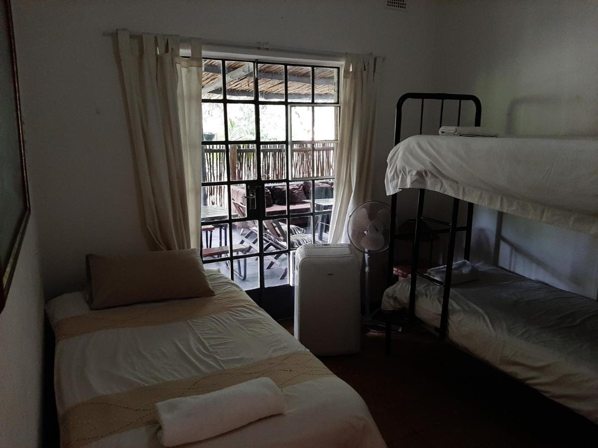 Elephant Walk Guesthouse And Back Packers ファラボルワ エクステリア 写真